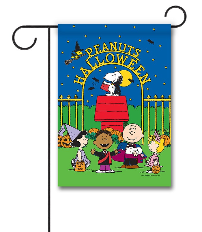 PNT2554 Peanuts Charlie Brown Snoopy Halloween Garden Flag