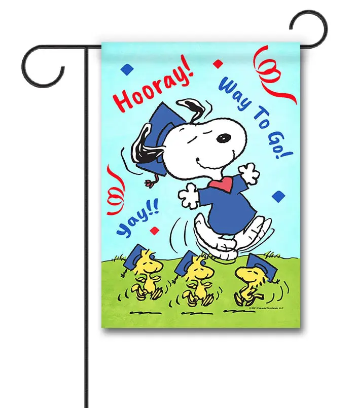 PNT2568 Peanuts Snoopy Graduation Garden Flag