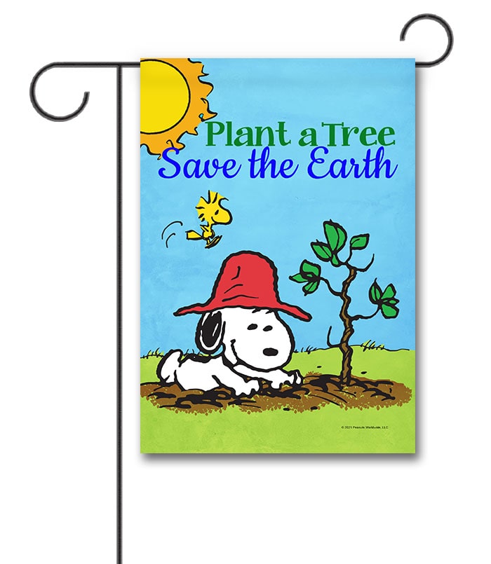 PNT2821 Peanuts Plant a Tree Snoopy Garden Flag