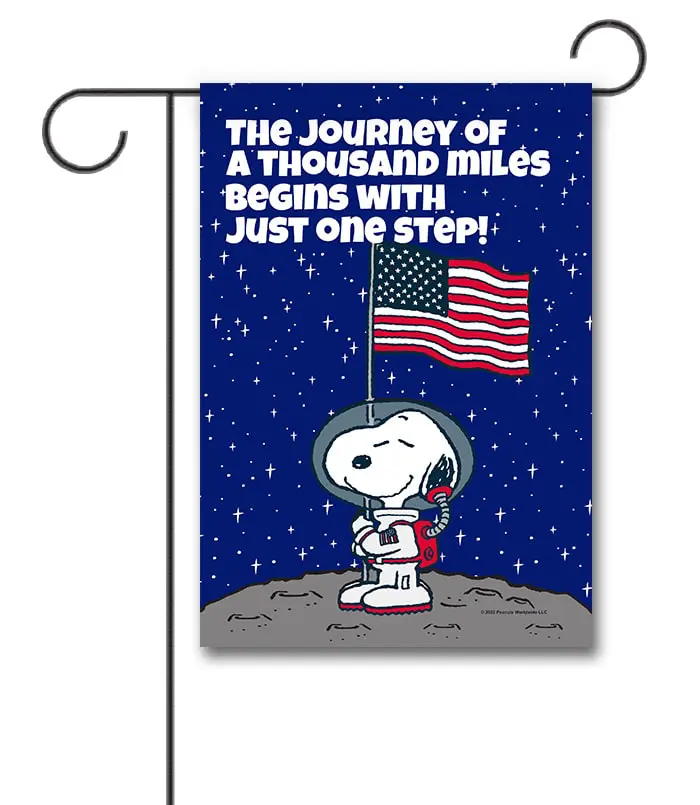 PNT3378 Peanuts Snoopy on the Moon Garden Flag