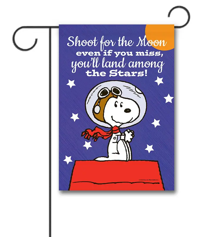 PNT3379 Peanuts Shoot for the Moon Snoopy Garden Flag