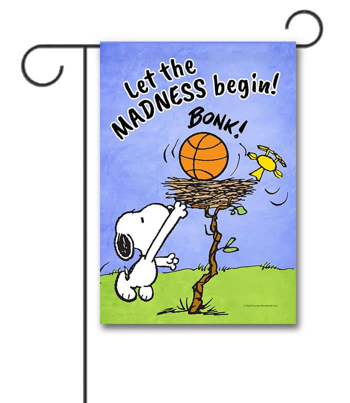 PNT3388 Peanuts Snoopy March Madness Basketball Garden Flag