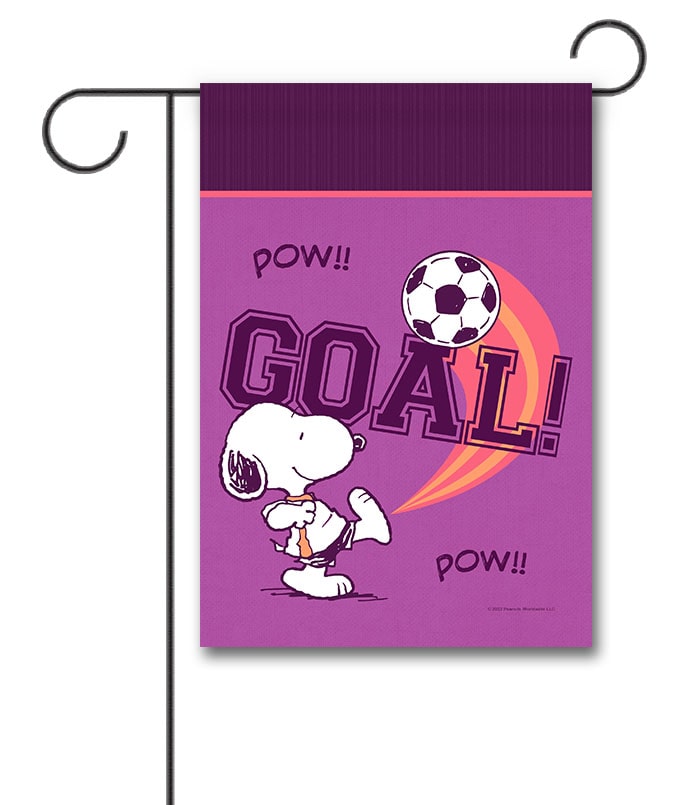 PNT3389 Peanuts Snoopy Soccer Garden Flag