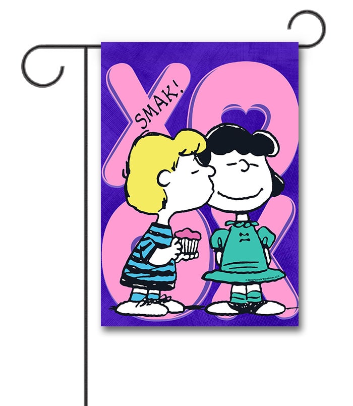 PNT3530 Peanuts Lucy and Schroeder Kiss Valentines Day Garden Flag