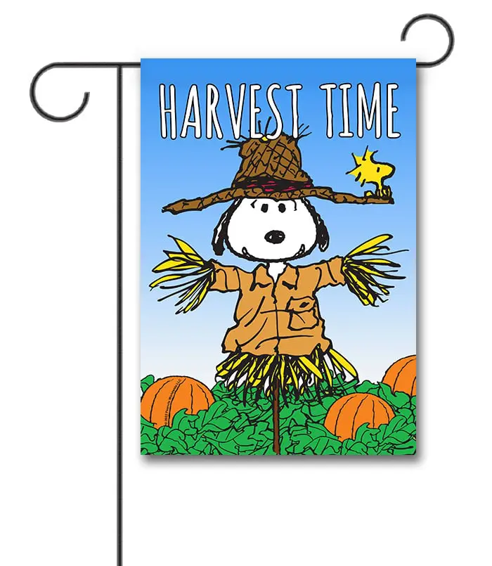 PNT3677 Peanuts Snoopy Scarecrow Fall Garden Flag