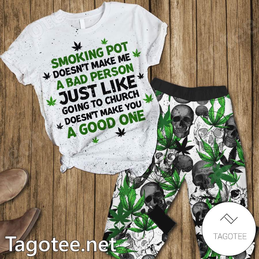 Smoking Doesnt Make Me A Bad Person Pajamas Set