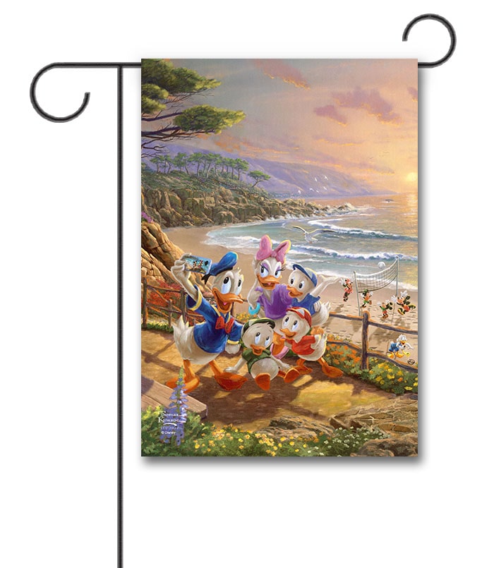 TK2562 Donald Duck and Daisy Duck Beach Thomas Kinkade Garden Disney Flag